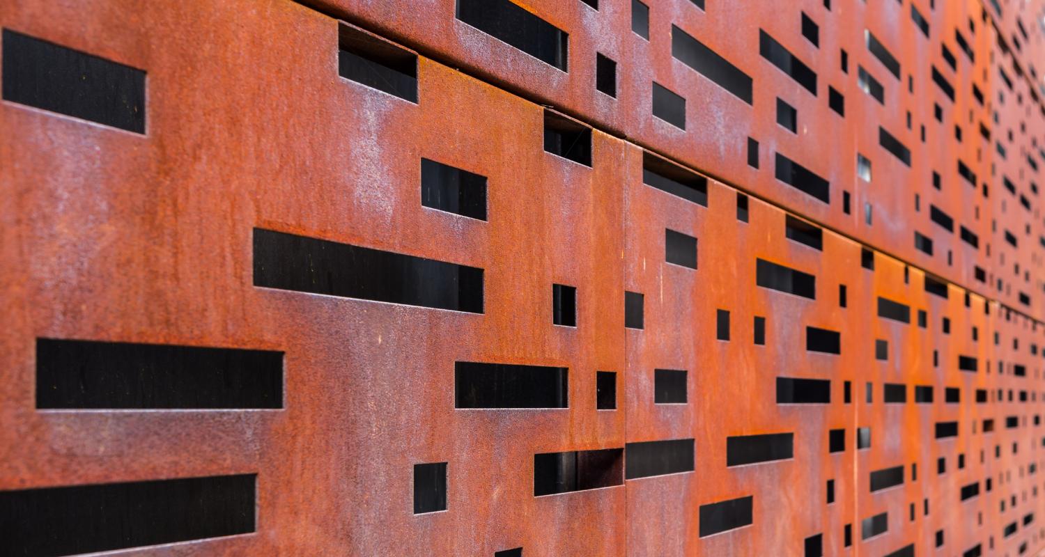 Teräsjaakko - Teräsjaakko leikkaa määrämittaan - vaaka13 corten