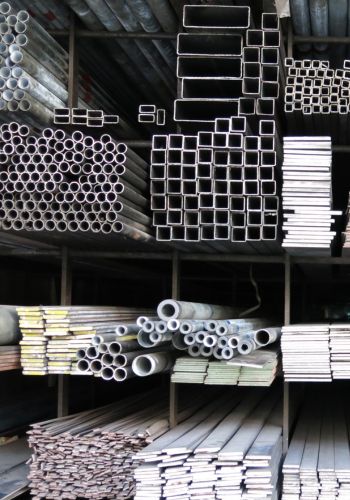 Teräsjaakko leikkaa määrämittaan - nelikulmaputket